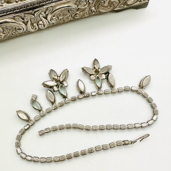 Vintage Blue Rhinestone Necklace - Picture 8 of 14